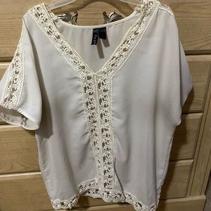 White short sleeve shirt